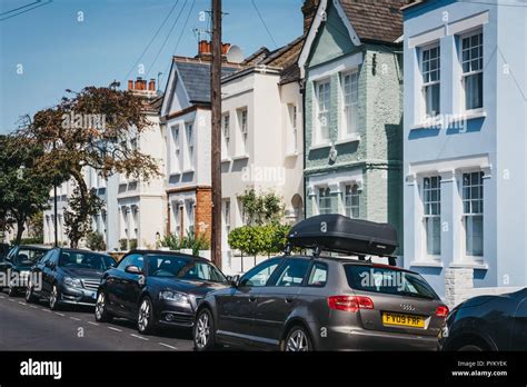 Pastel houses hi-res stock photography and images - Alamy