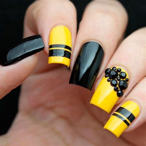 Easy Yellow and Black Nail Art picture 1 Yellow Nails Design, Yellow Nail Art, Black Nail Art ...