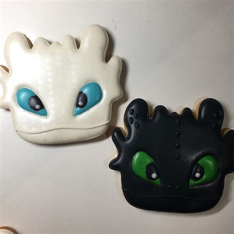 Dragon Time! Love them! #toothlesscookies #royalicingcookies # ...