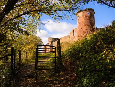 28 Reasons To Never, Ever Visit Lanarkshire | Castles in scotland, Medieval castle, Scotland castles