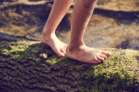 Earthing: Will walking barefoot make you feel better?