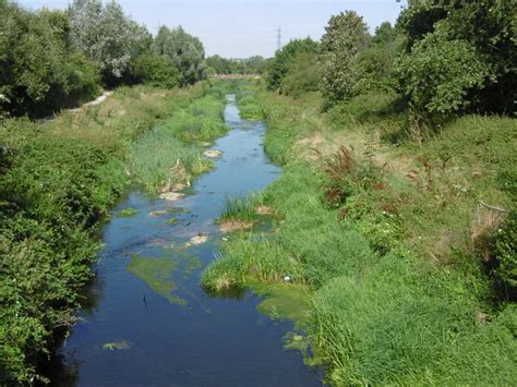 River Roding near Redbridge Underground... © Marathon :: Geograph ...