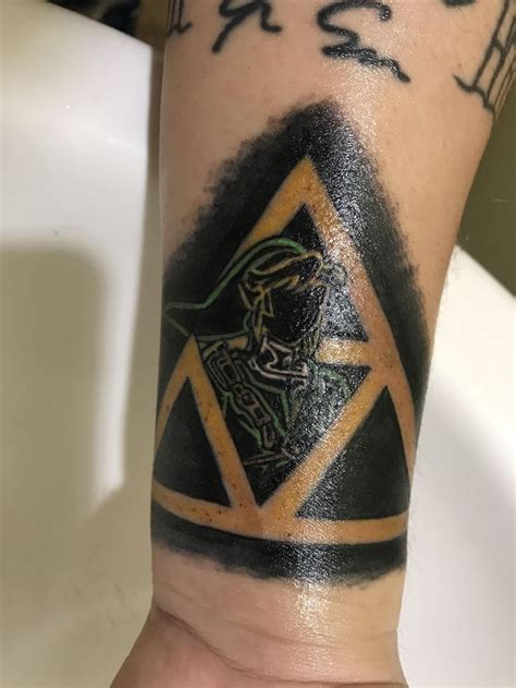 New Link Tattoo! : legendofzelda | Tattoos, Gaming tattoo, Triangle tattoo