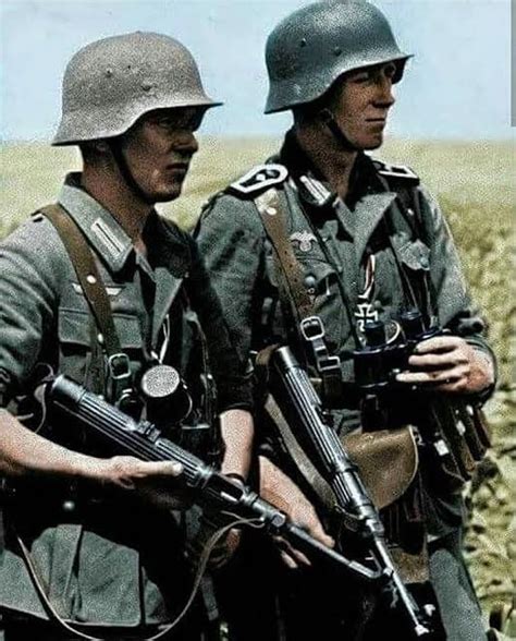 Two German Wehrmacht soldiers [888x999] : r/MilitaryPorn