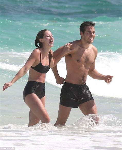 Melissa Benoist and co-star Chris Wood kiss in Mexico | Daily Mail Online