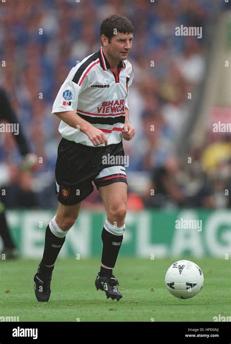 DENIS IRWIN MANCHESTER UNITED FC 04 August 1997 Stock Photo - Alamy