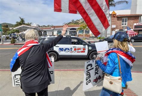 Photos: Tea Party Patriots rally in Laguna Beach – Orange County Register