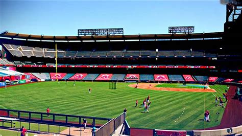 Biggest MLB Stadiums to Hit a Home Run - Metro League