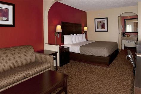 Rodeway Inn & Suites Rooms: Pictures & Reviews - Tripadvisor