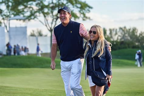 Phil Mickelson's wife Amy Mickelson: Pictures, bio