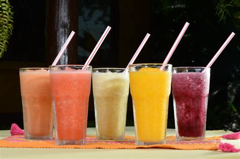 Nuestros jugos de fruta natural, son ideales para las tardes de calor Jugos Naturales De Frutas ...