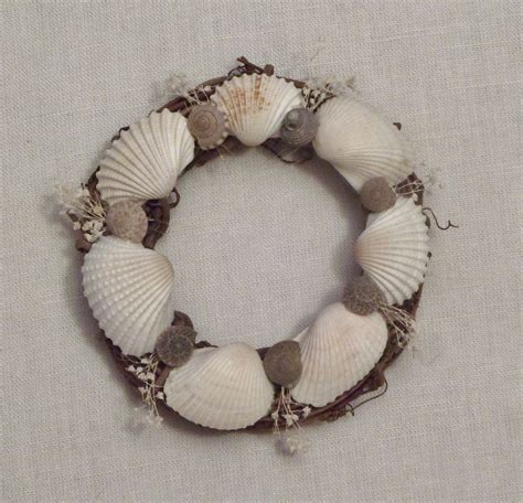 Items similar to Sea shell wreath; Small beach theme wreath; twine ...