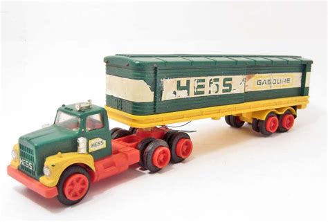 1970S HESS SEMI TRUCK AND TRAILER TOY SET