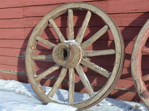 Antique Wood Wagon Wheel 35" x 3" Old West Props & Decor | Antique ...