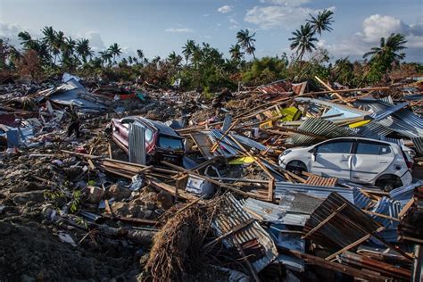 Terremoto e tsunami in Indonesia. Stop alle ricerche, migliaia i ...