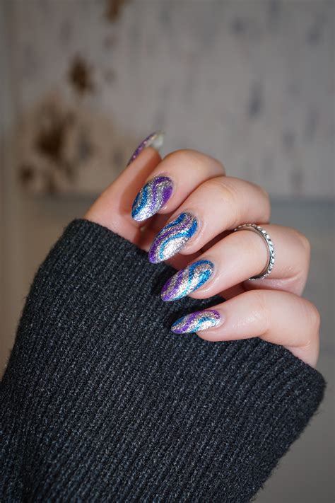 Manicure of the Month: Sparkling Glitter Swirl Nails - living after midnite