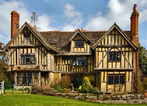 England | Architecture, Medieval houses, Tudor house