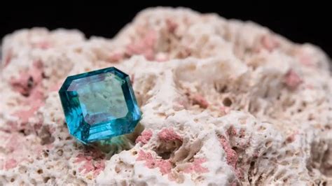 Meaning, Uses and Natural Aquamarine Healing Properties - BigBrainCoach