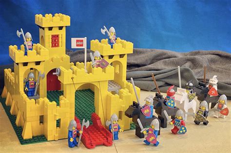 Lego 375 Yellow Castle - I recreated the classic box cover (minus a ...