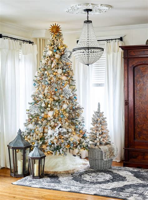 31 Stunning Ways to Decorate a White Christmas Tree