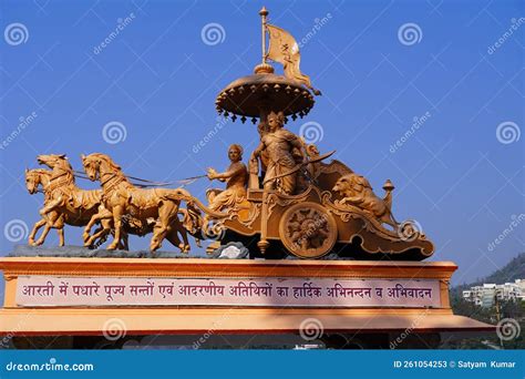 Krishna Giving Geeta Updesh in Mahabharat Statue Images Geeta Updesh ...