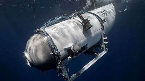 Former Titanic submersible passenger says his sub lost contact with ...