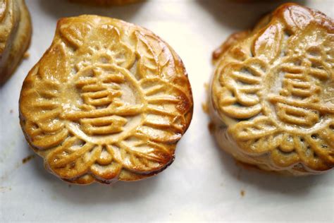 Baking Traditional Mooncakes : 10 Tips – MONO and CO