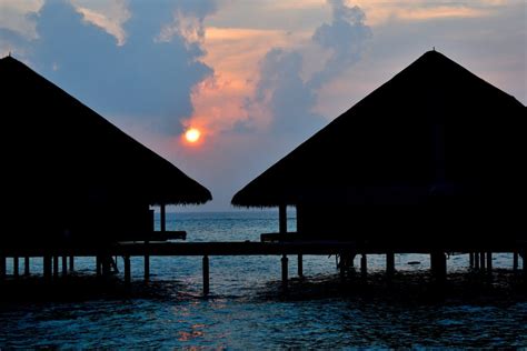 Sunset through a water villa in Maldives - PixaHive