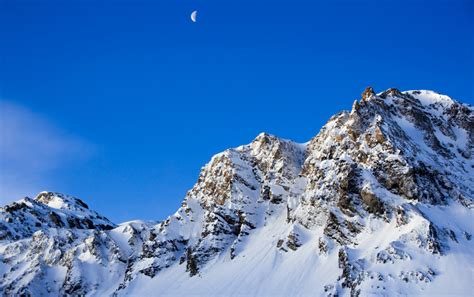 Rohtang Pass To Be Cleared Off The Snow For Tourists By April 2021 End ...