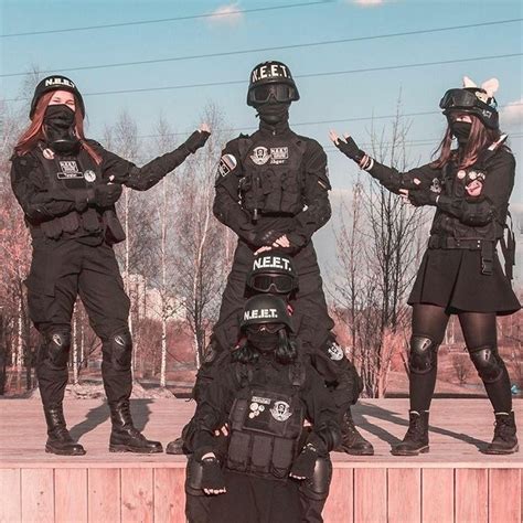 Pin by Кто-то on Анимешниеи в бой | Cosplay, Anime memes, Army men