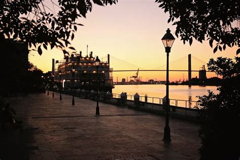 11 Photos That Will Make You Fall in Love With River Street - Savannah First-Timer's Guide