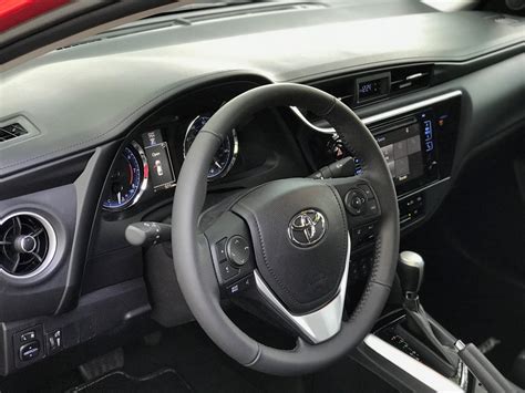 2019 Toyota Corolla: 122 Interior Photos | U.S. News