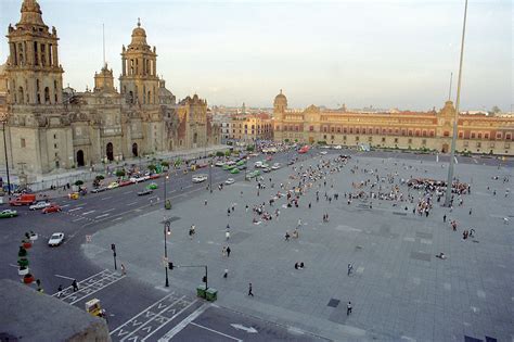 Mexico City .... El Zocalo | Mexico city tours, Cool places to visit ...