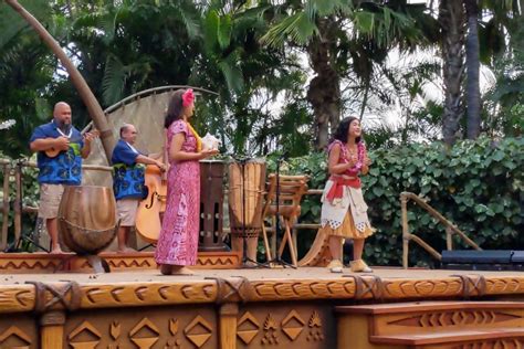 Disney Aulani Luau Review And VIP Ticket Experience - Smart Mouse Travel