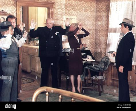 THE CHEAP DETECTIVE (1978) PETER FALK CHDE 001 Stock Photo - Alamy