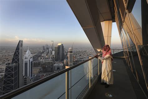 Saudi Arabia Plans Incentives, Free Zones to Draw Investment - Bloomberg