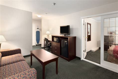 Travelodge by Wyndham Nanaimo | Nanaimo, BC Hotels