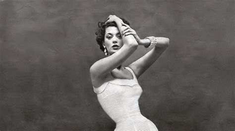 Barbara Mullen, Who Rode Unorthodox Beauty to Modeling Fame, Dies at 96 - The New York Times