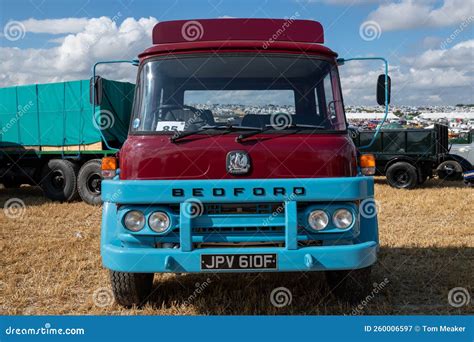 Bedford TK truck editorial photography. Image of show - 260006597