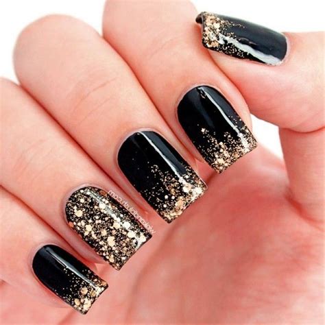 Black & Gold nail idea. | Uñas negras con dorado, Uñas negras con ...