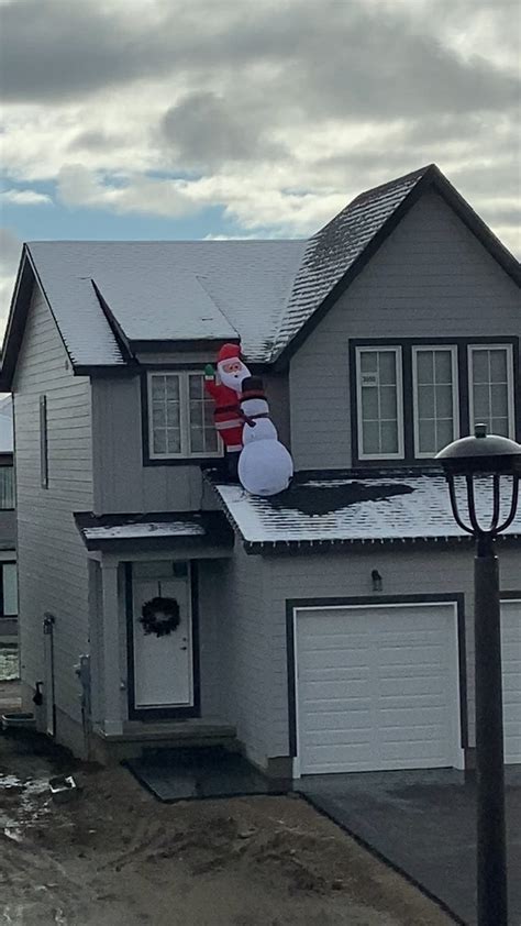 You saw frosty doing what to Santa?! : r/funny