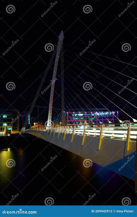 Beautiful City in the Night. Dublin, Ireland Editorial Photography ...