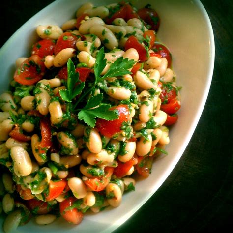 La Dama Cooks: Canellini Bean Salad with Herb Vinaigrette