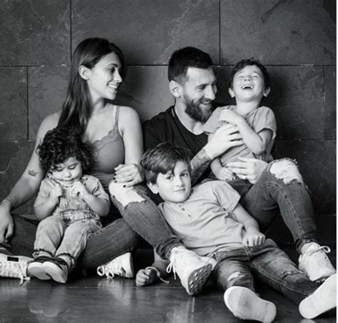 Beautiful family photos of Lionel Messi, his wife and their three sons - Expressive Info