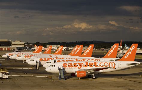 easyJet adds 85,000 extra seats from London Luton Airport to Amsterdam and Barcelona this summer