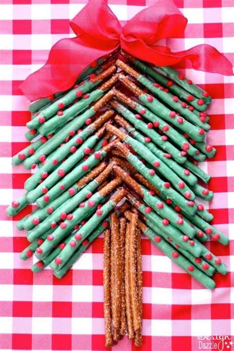 Christmas Pretzel Tree + Wreath - Design Dazzle