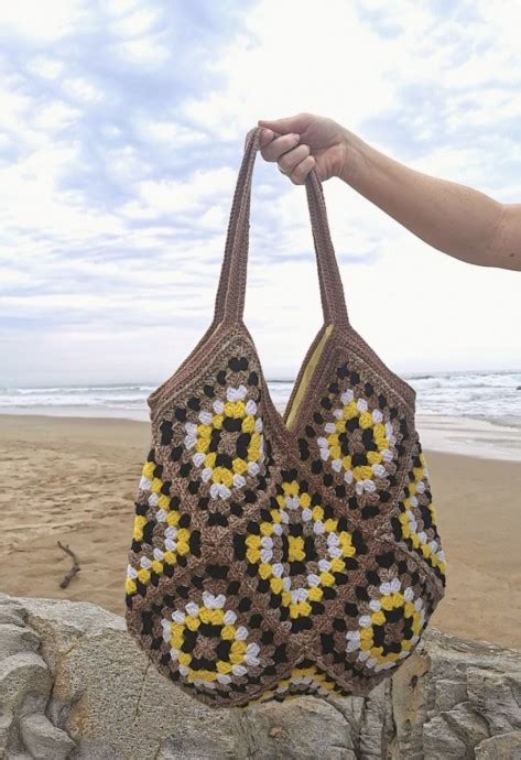 Granny Square Tote Bag – FREE CROCHET PATTERN — Craftorator