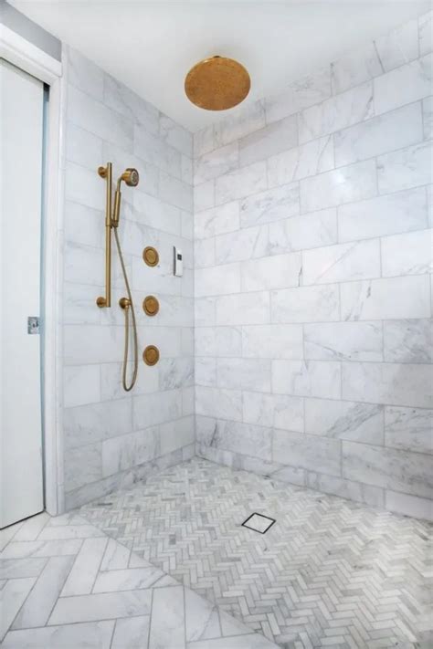 34 Beautiful Urban Farmhouse Master Bathroom Makeover 10 | Marble tile ...