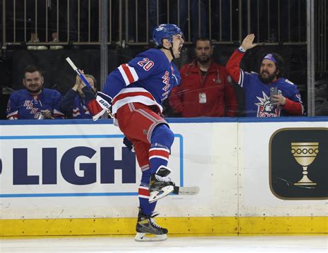 Rangers’ Chris Kreider hits 30 goals for 2nd time of his 30s - Total News