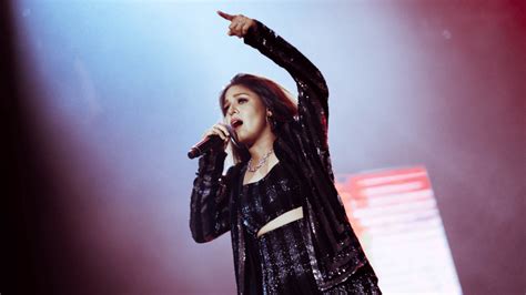 Sunidhi Chauhan Biography, Age, Family | Concerts & Tour Dates 2023 ...